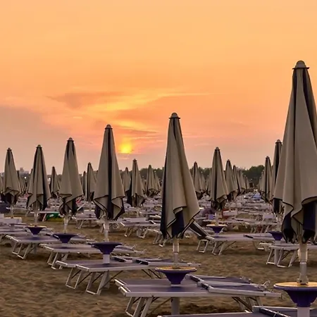 Beachside Getaway In 아파트 *