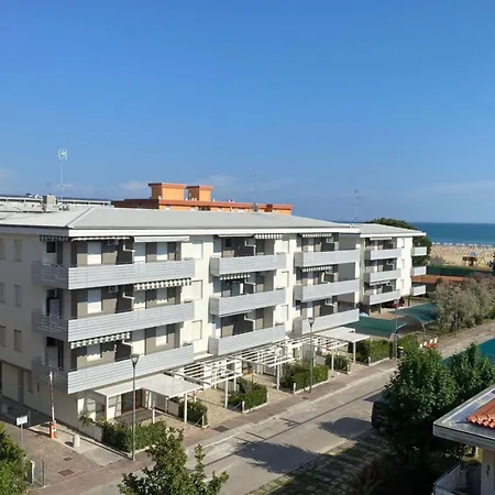 Beachside Getaway In 아파트 *