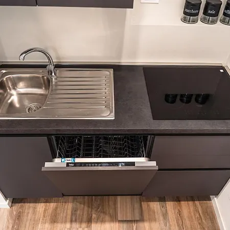 Beachside Getaway In Apartment *