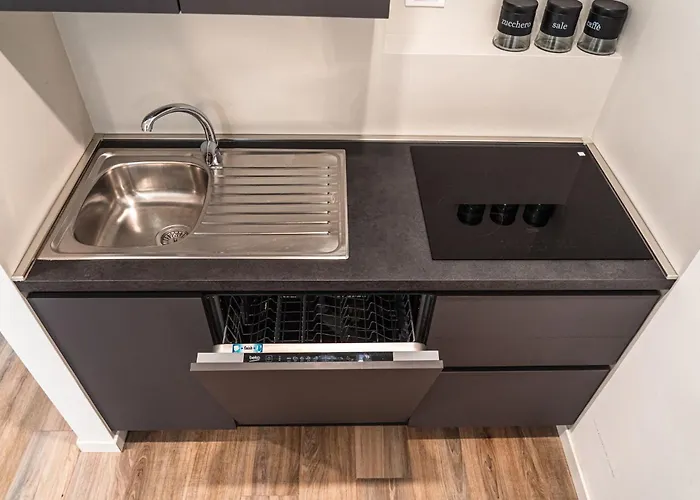 Beachside Getaway In Apartment *